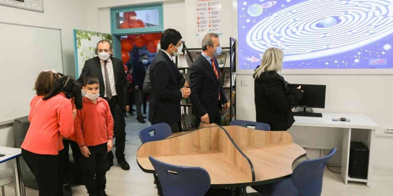 "Kütüphanesiz Okul Kalmasın" projesi okullarda devam ediyor