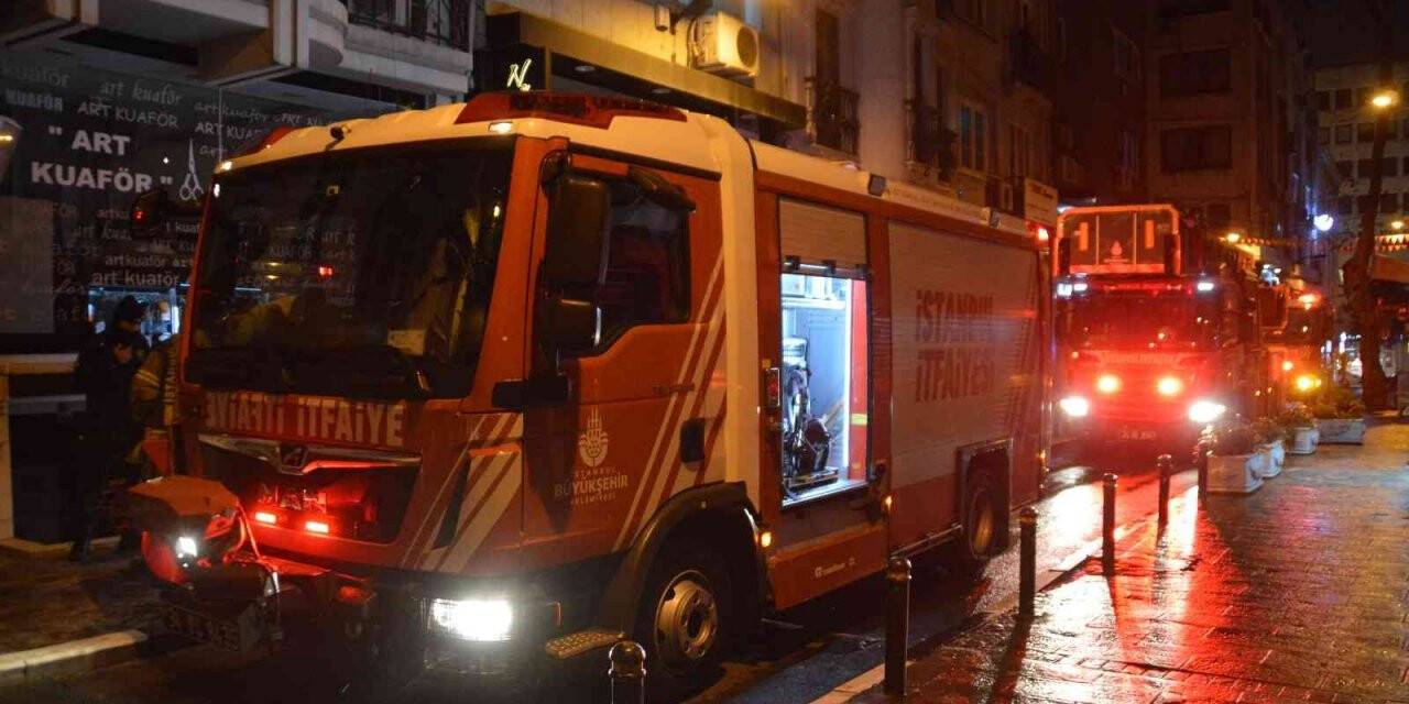 Şişli’de bodrum katta çıkan yangın paniğe sebep oldu
