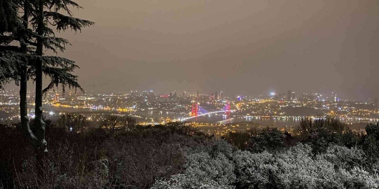 Çamlıca Tepesi beyaza büründü, ortaya kartpostallık görüntüler çıktı