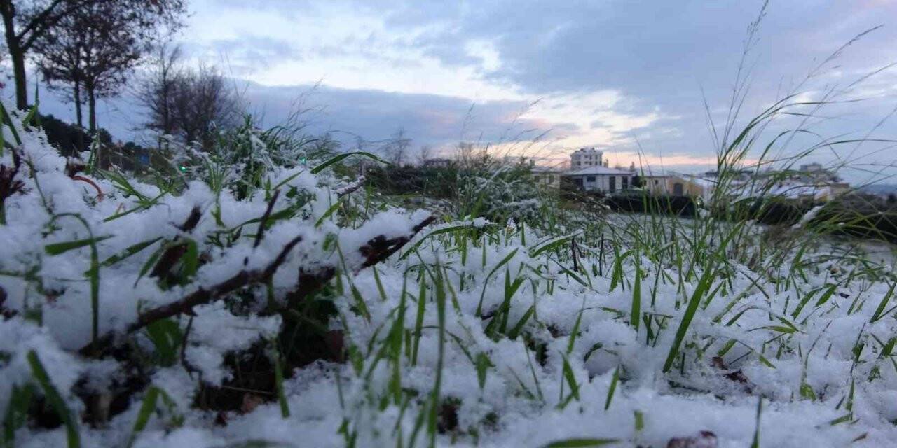 Kar yağışıyla beraber İstanbul’un Anadolu yakası beyaza büründü
