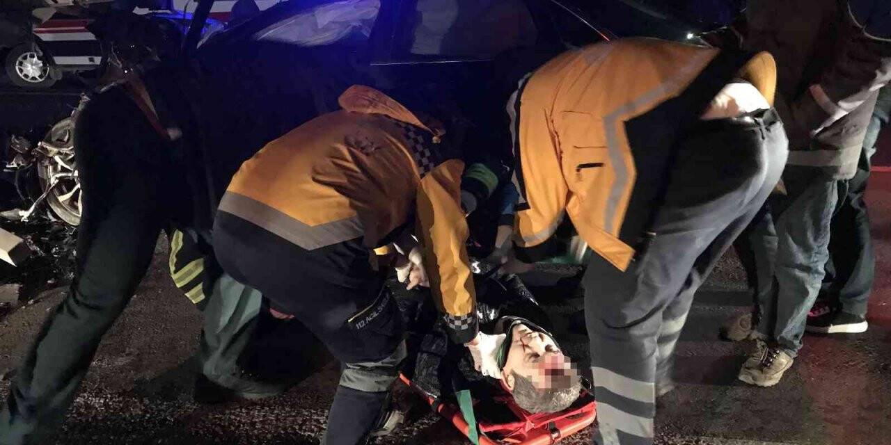 Kamyona çarpan otomobilin sürücüsü hayatını kaybetti