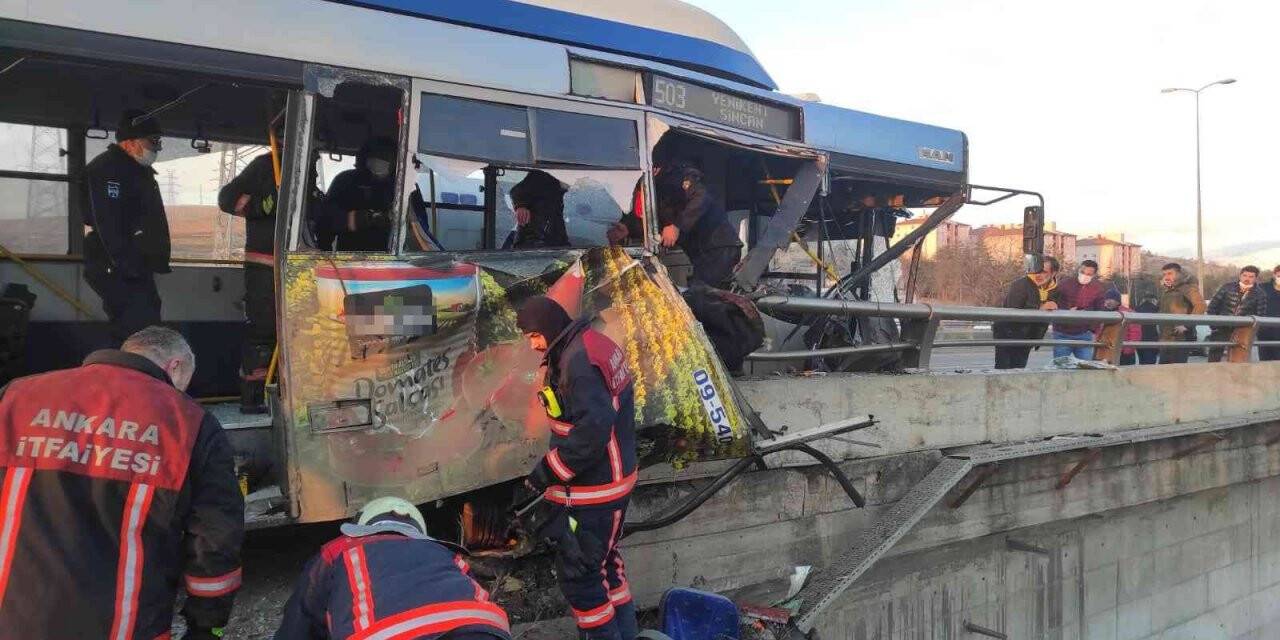 Ankara’da EGO otobüsü bariyerlere çarptı, yaralılar var