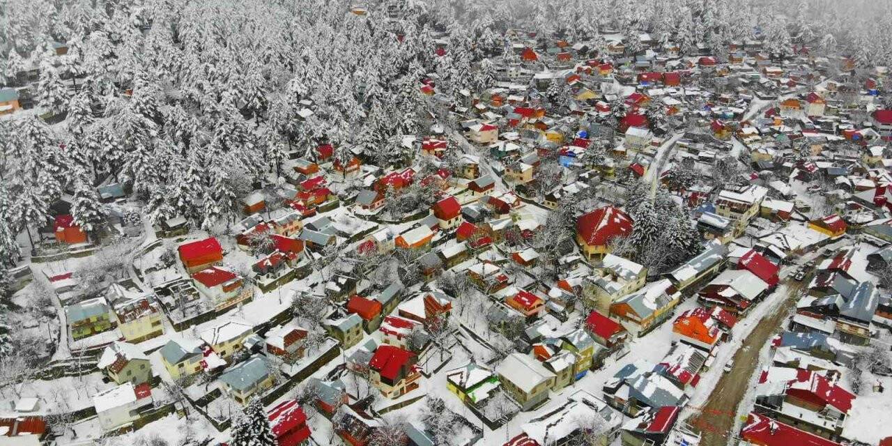 Beyaz gelinliğini giyen Zorkun Yaylası’nda kartpostallık görüntüler