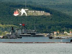 Rus Donanmasına ait iki gemi, Çanakkale Boğazı'ndan geçti