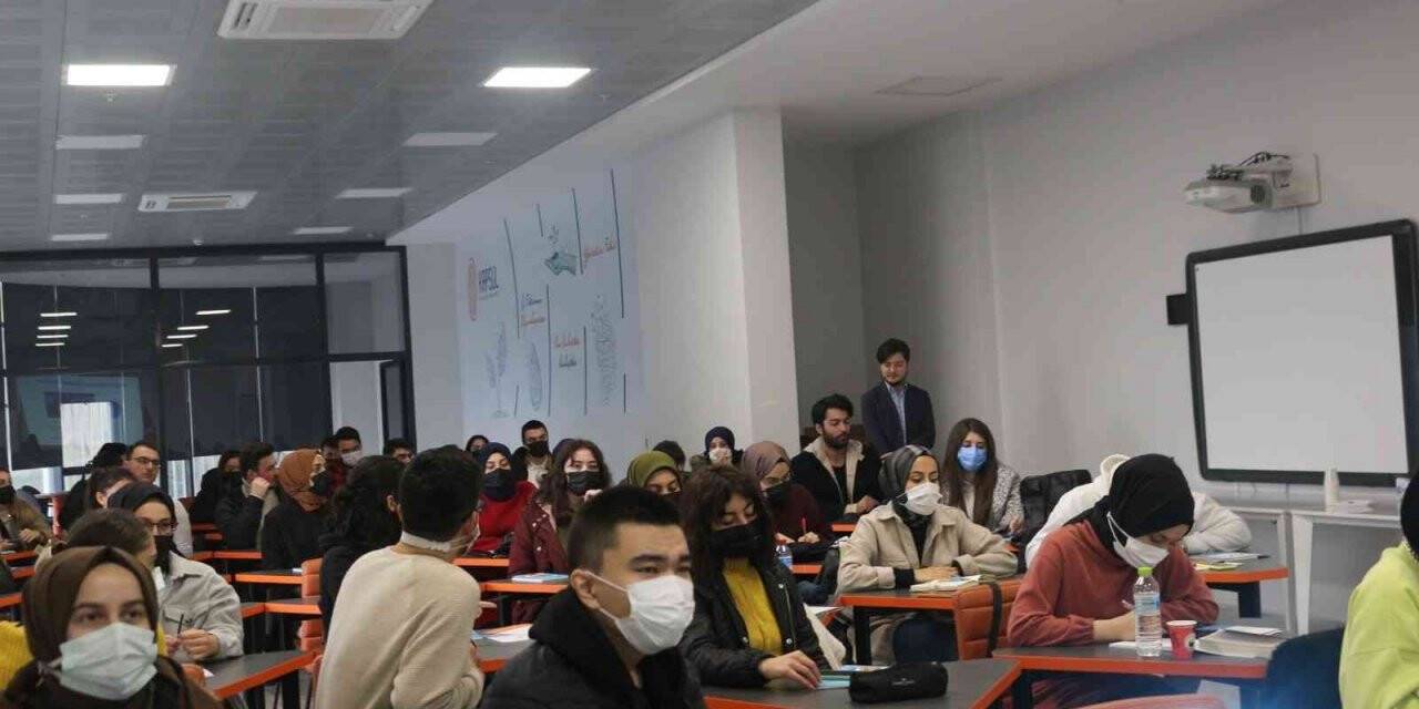 Düzce Üniversitesi öğrenci topluluklarına eğitim verdi