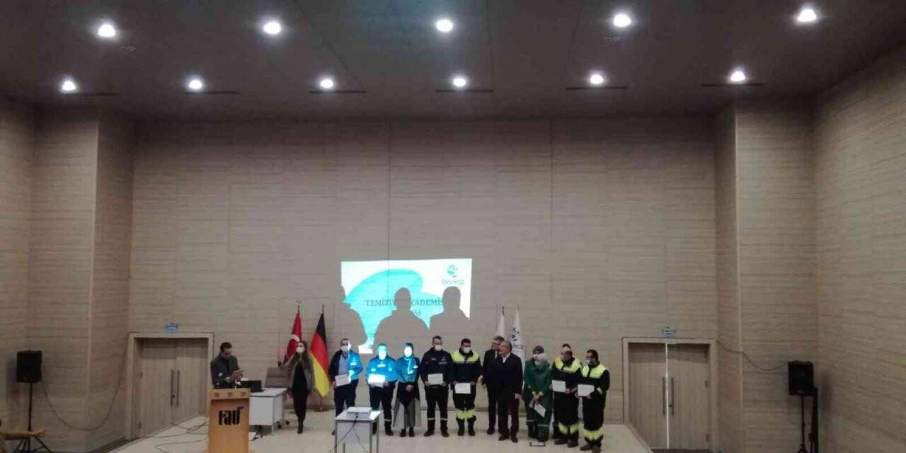 Beykoz’un temizlik işçileri üniversite mezunu oldu