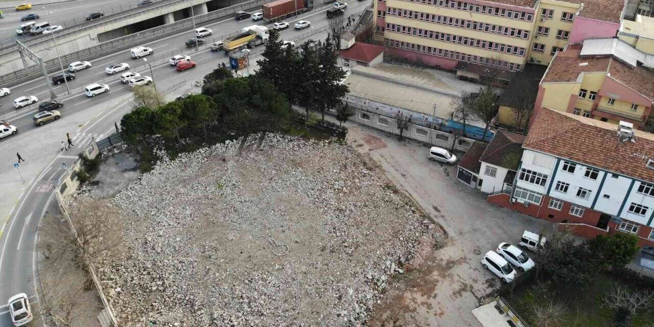 Yaklaşık 2.5 yıl önce yıktırılan caminin projesi bile ortada yok