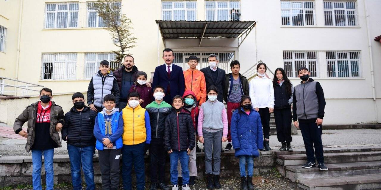 Altındağlı öğrencilere kitap desteği