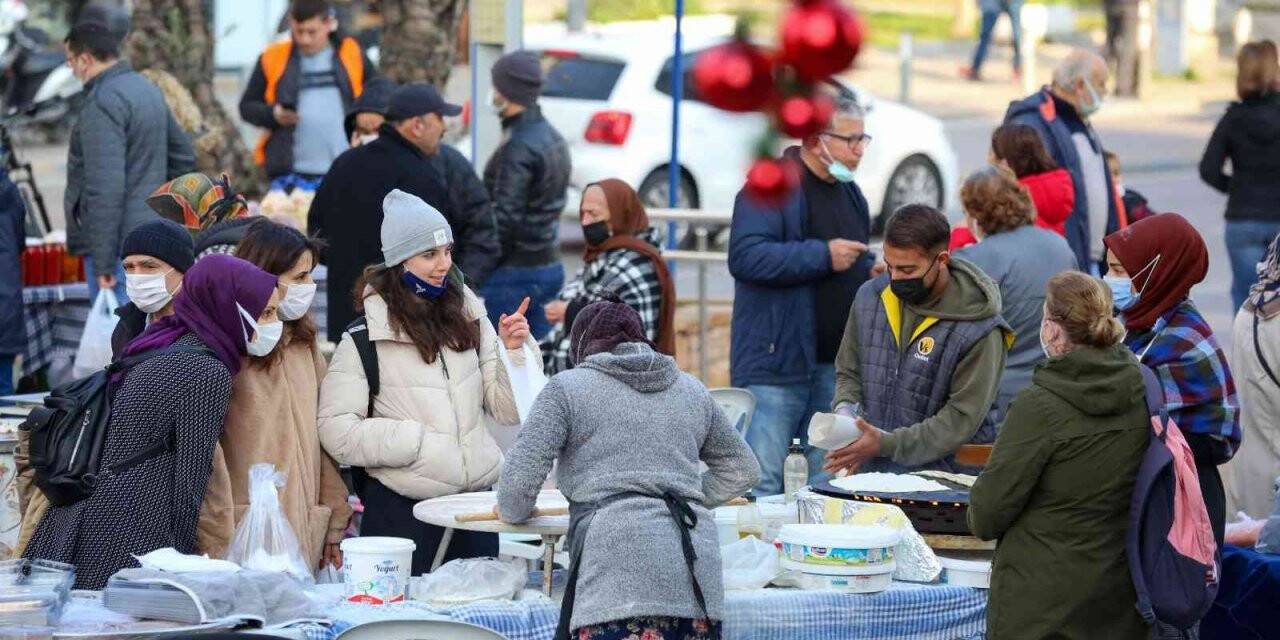 Sosyal medya fenomenleri Buca’nın Üretici Pazarını keşfetti
