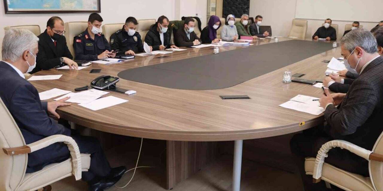 Bağımlılıkla mücadelede alınacak tedbirlere dikkat çekildi