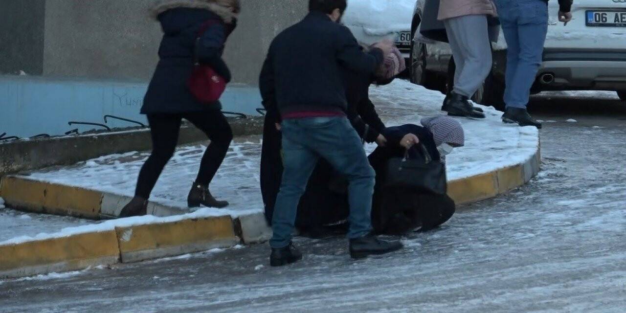 Tokat’ta buzlanma sürücülere ve yayalara zor anlar yaşattı