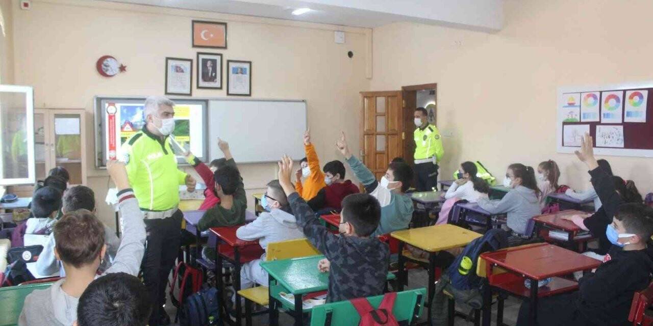 Öğrencilere trafik güvenliği eğitimi
