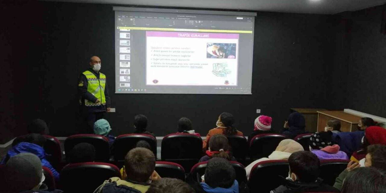 Jandarmadan öğrencilere trafik eğitimi