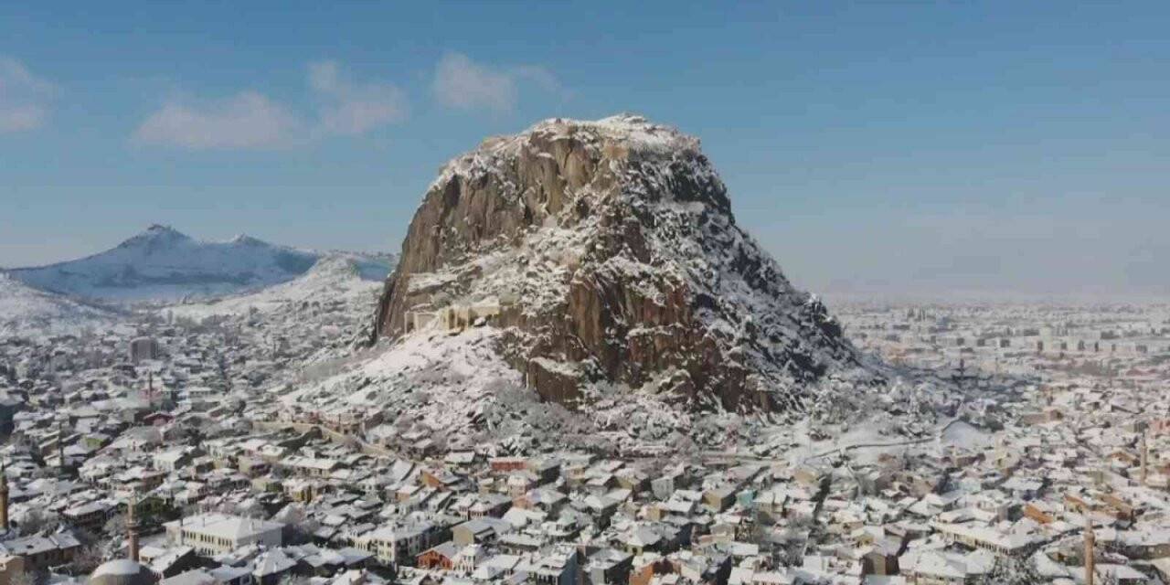 Kar altındaki Afyonkarahisar drone ile görüntülendi