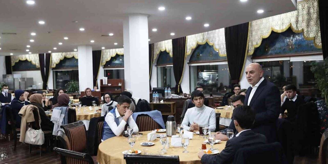 Başkan Altınok, hukuk öğrencileriyle buluştu