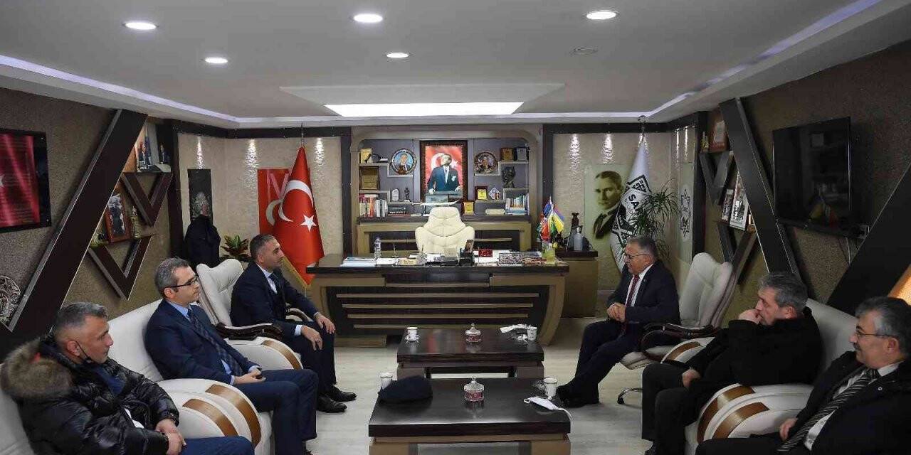 Başkan Büyükkılıç Sarız’da muhtarlarla buluştu