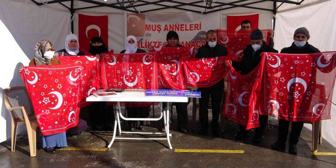 Muşlu annelerden dondurucu soğukta evlat nöbeti