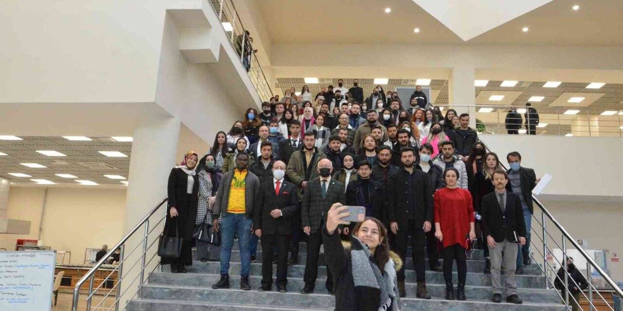 Rektör Savaş öğrencilerle buluştu