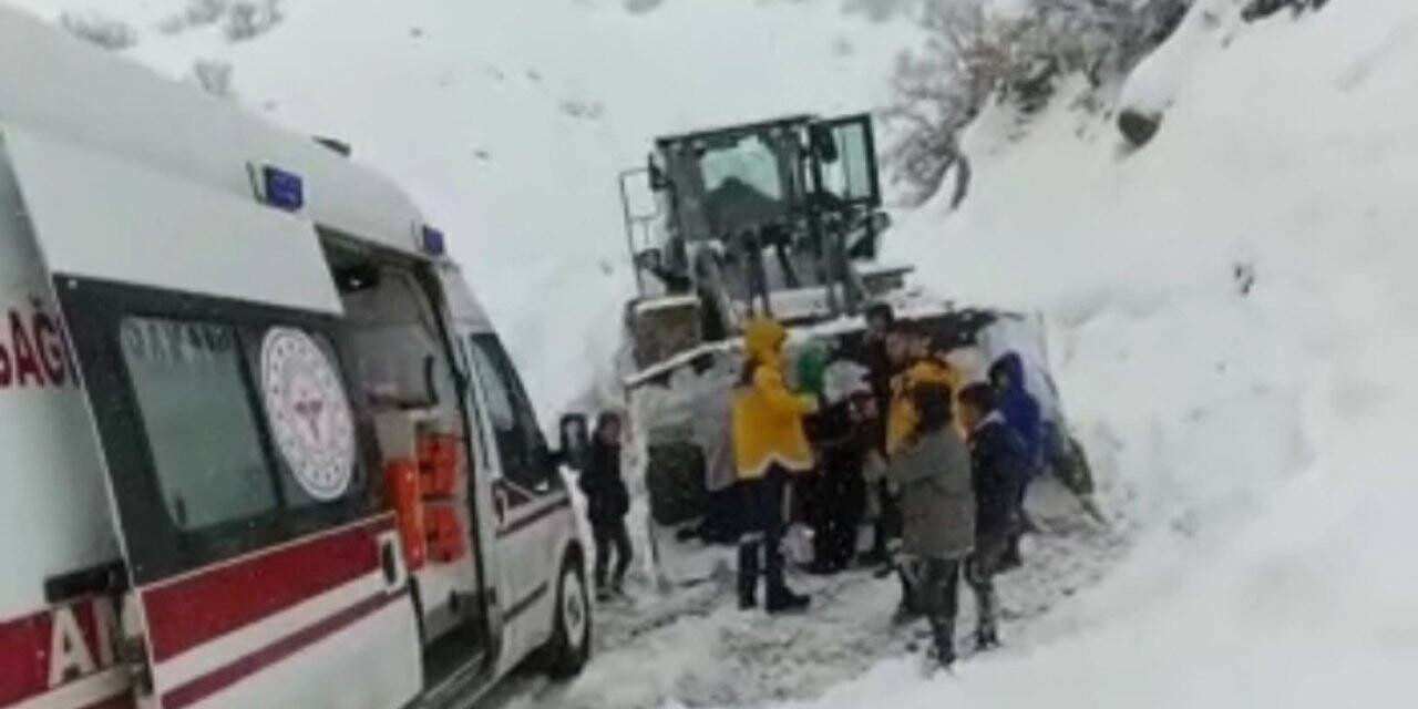 Şemdinli’de hasta kurtarma operasyonu