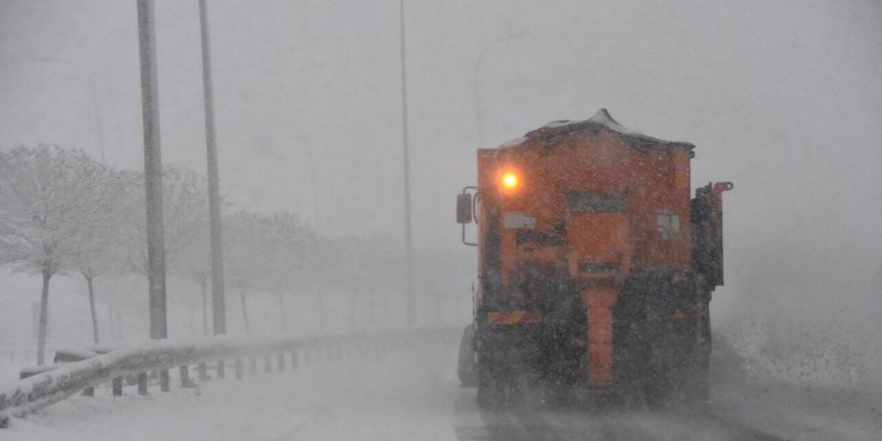 Sinop-Samsun karayolu ulaşımına kar engeli
