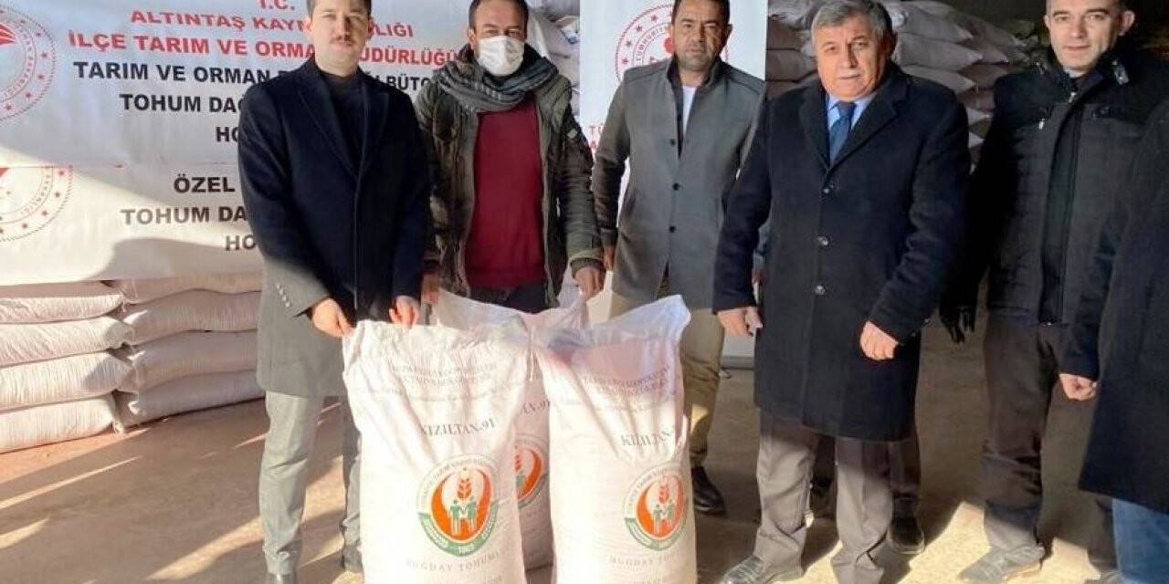 Altıntaş’ta selden zarar gören çiftçilere buğday tohumu desteği