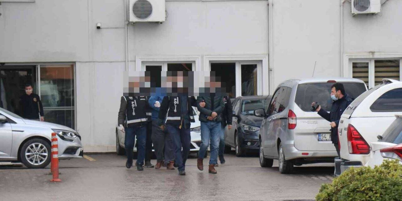 Kaçak alkol operasyonunda yakalanmışlardı adliyeye sevk edildiler