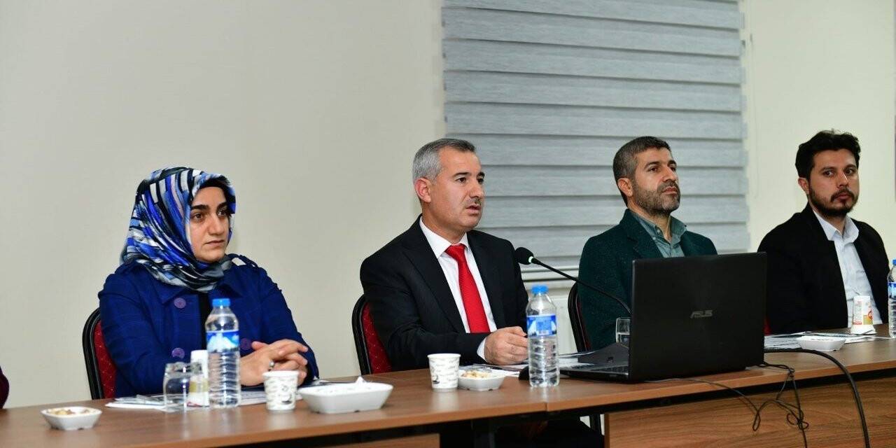 Başkan Çınar, partililere Yeşilyurt’u anlattı