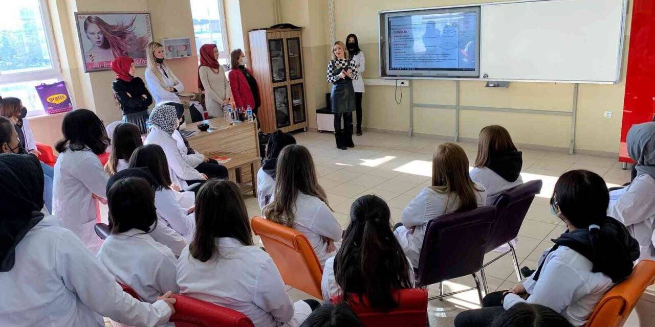 Kütahya Mesleki ve Teknik Anadolu Lisesi’nde uygulamalı kariyer eğitimi