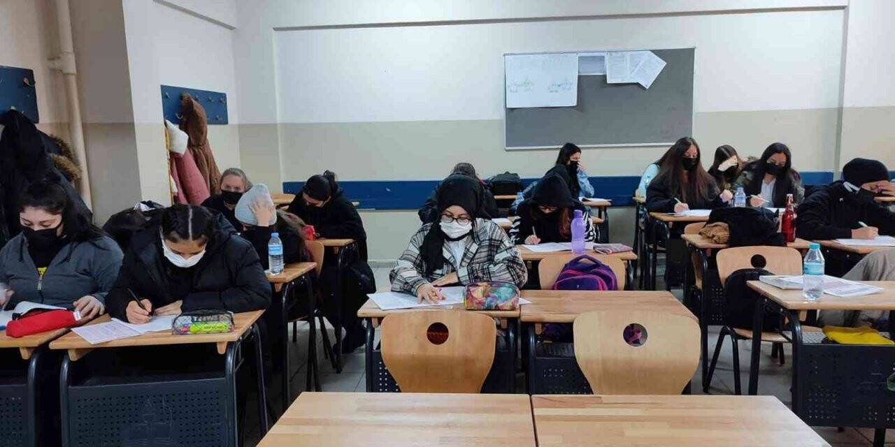 Beyoğlu’nda üniversite adaylarına sınav öncesi ve sonrasında tam destek