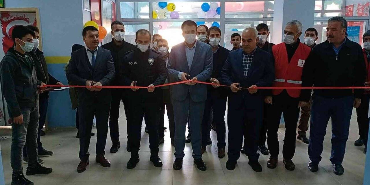 Dicleli öğrenciler projelerini TÜBİTAK fuarında sergiledi