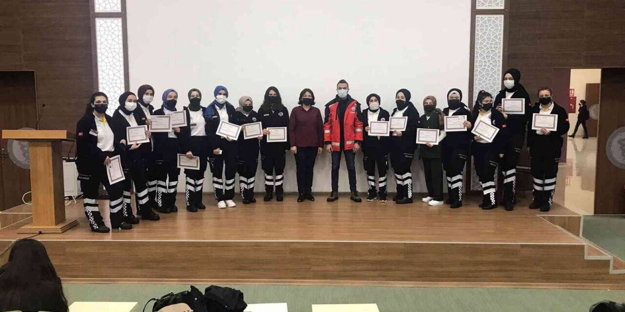 Üniversite öğrencilerine sertifikalı ilk yardım eğitimi verildi
