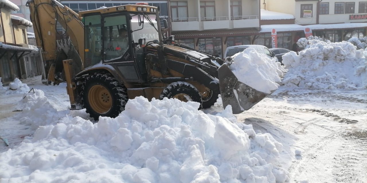 Seydişehir'de karla mücadele çalışmaları devam ediyor