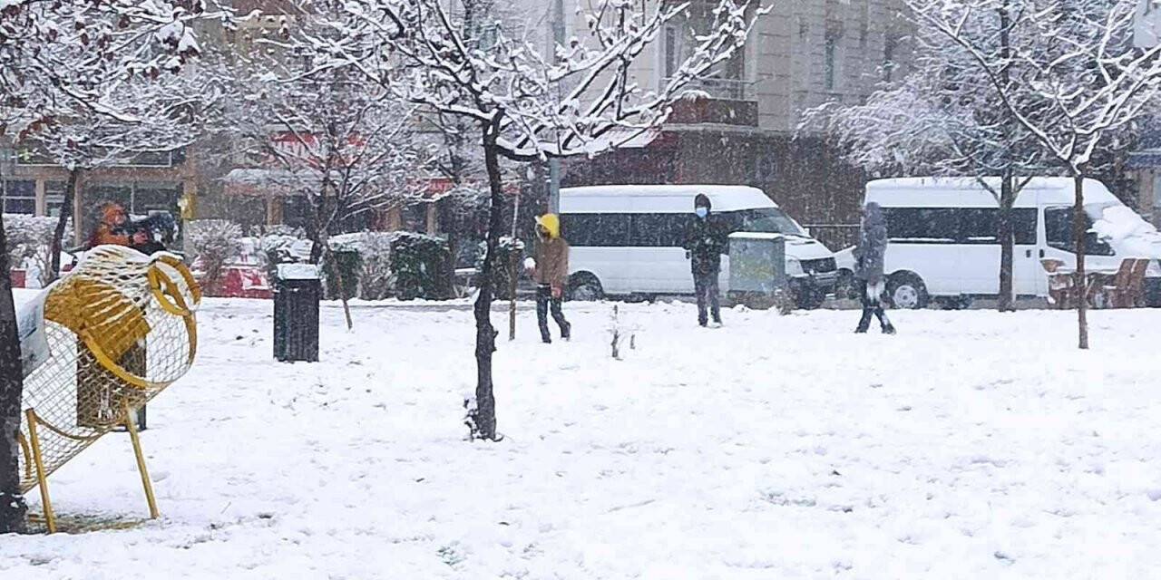 Bafra’da kar yağışı