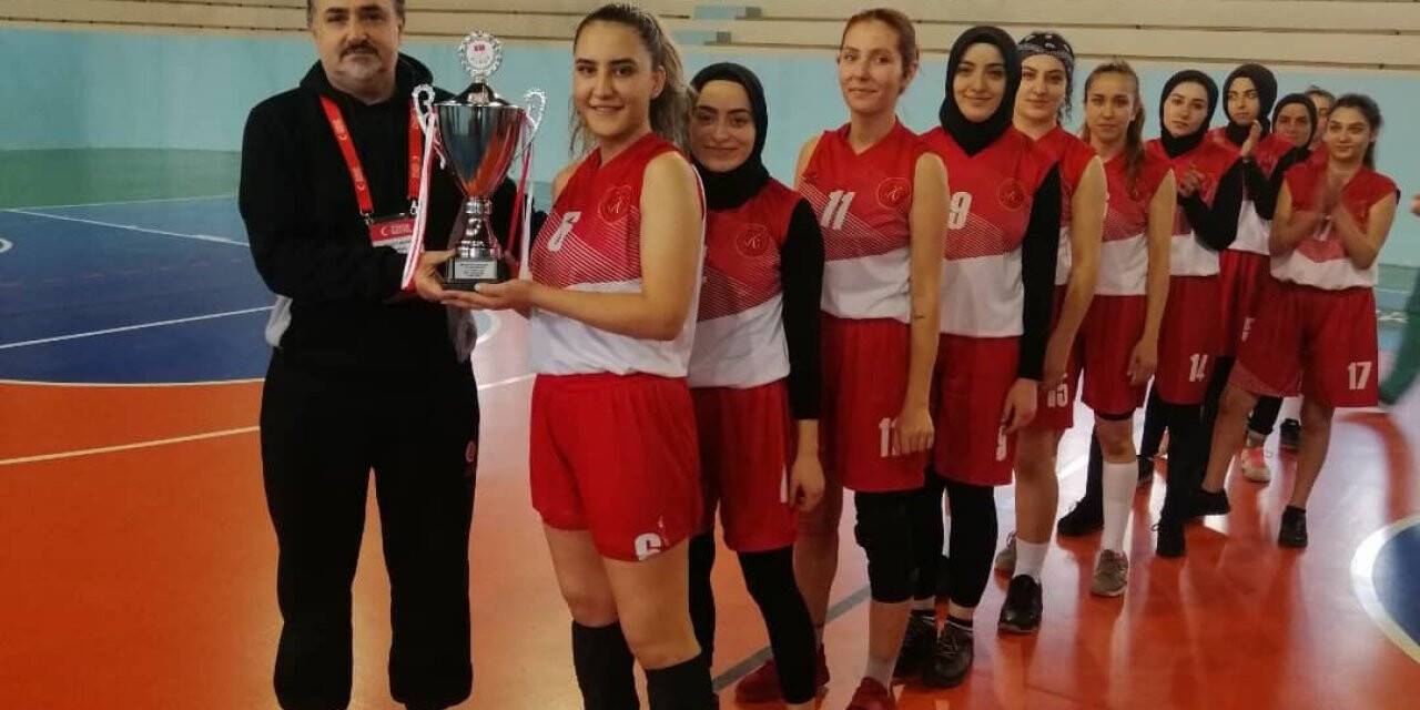 Üniversiteler Basketbol Kadınlar 2. Lig maçlarında Hacı Bektaş Veli Üniversitesi şampiyon oldu