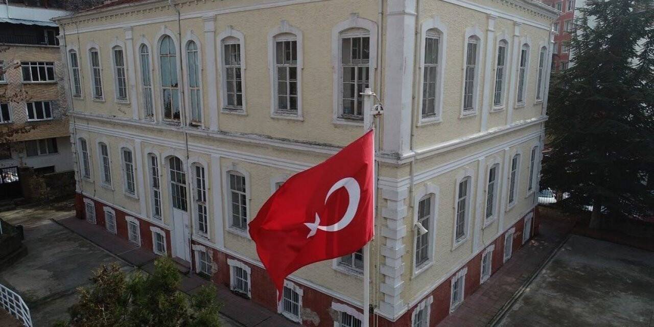 115 Yıllık tarihi okul binasının restorasyon çalışmaları başladı