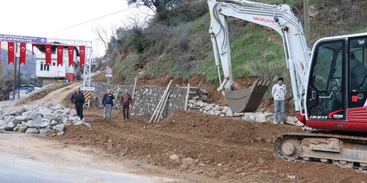 Nazilli Belediyesi’nin Işıklar Mahallesi’ndeki çalışmaları sürüyor