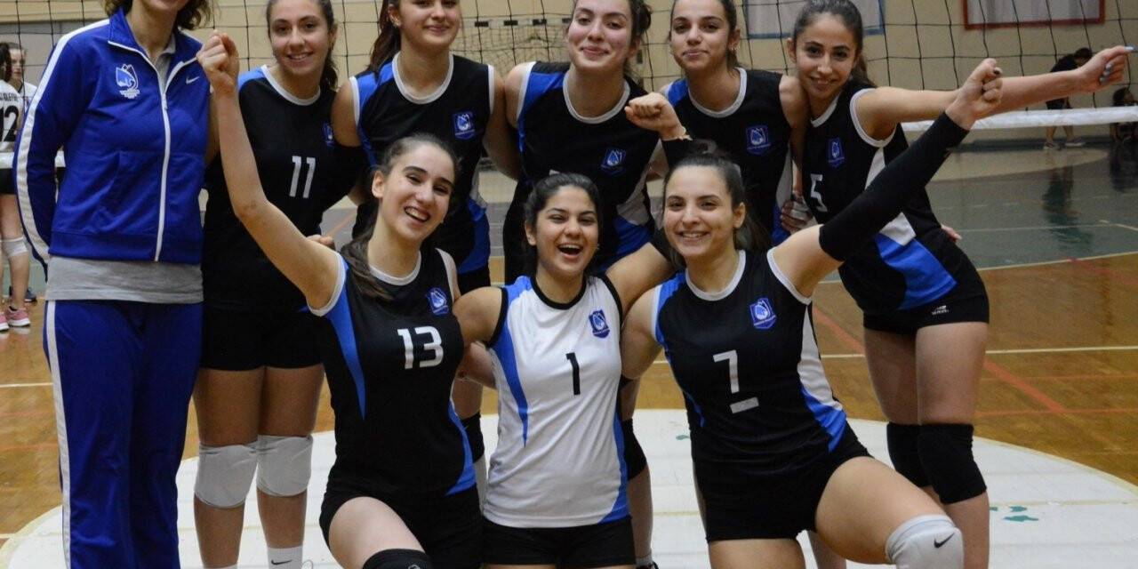 Yunusemreli filenin sultanları sezonu galibiyetle kapattı: 3-1