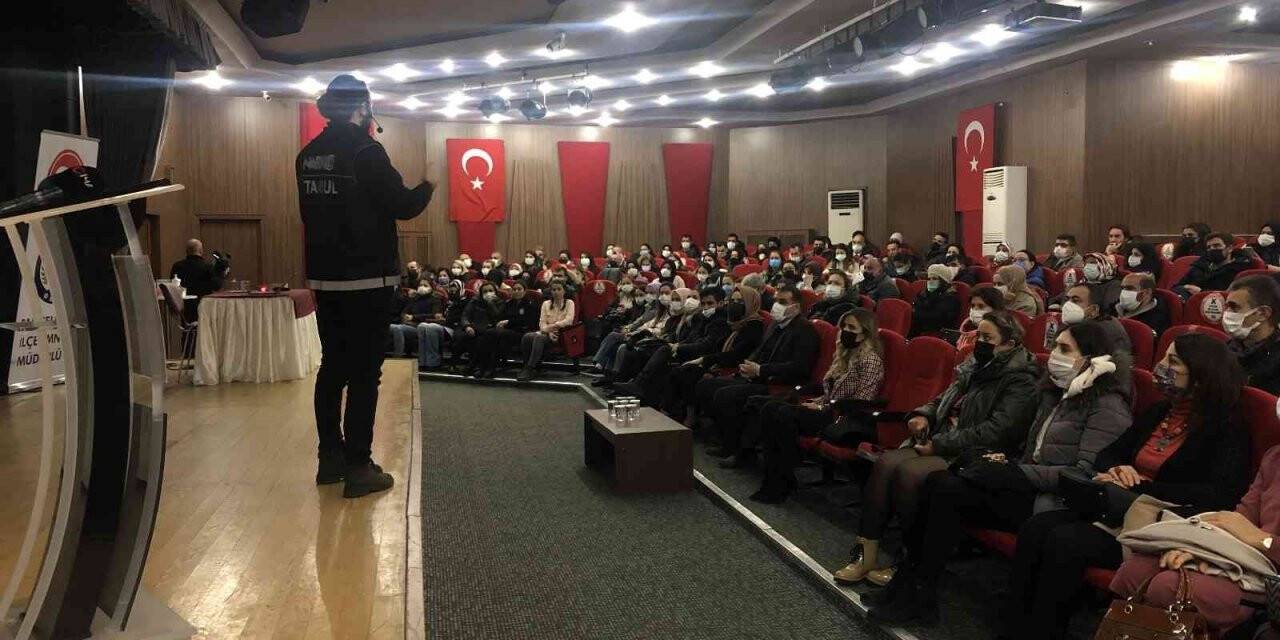 Bahçelievler’de "En İyi Narkotik Polisi Anne" projesi kapsamında ebeveynlere eğitim verildi