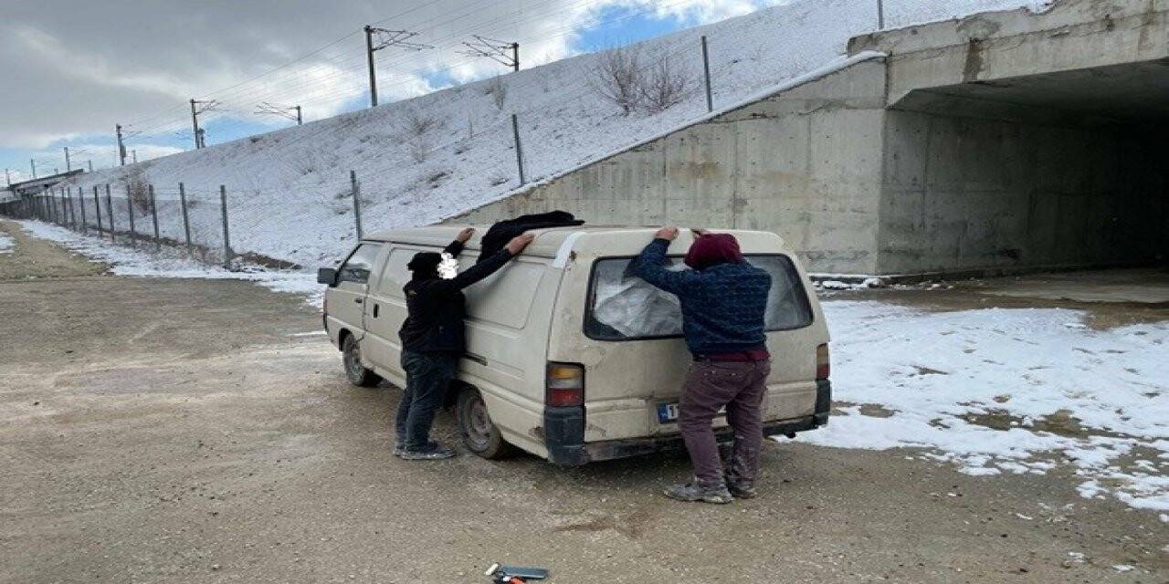 Eski fabrikadan hurda malzeme hırsızlığı yaptığı iddia edilen 2 kişi yakalandı