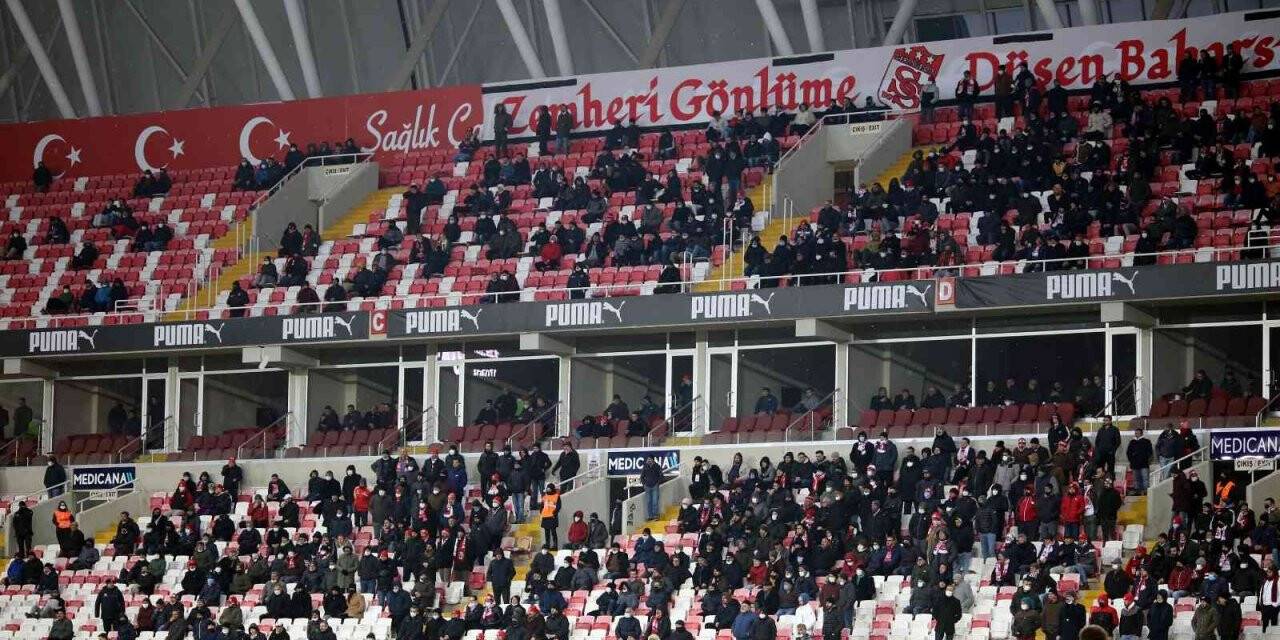 Sivassporlu taraftarlar Rizespor maçına ilgi göstermedi
