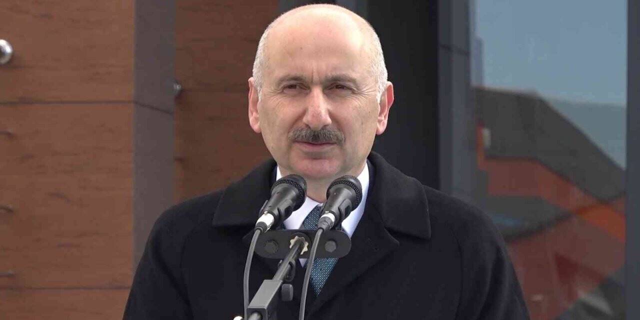 Bakan Karaismailoğlu’ndan vatandaşlara ’kar ve tipi’ uyarısı: Elzem bir durum yoksa seyahatte ısrarcı olmayın