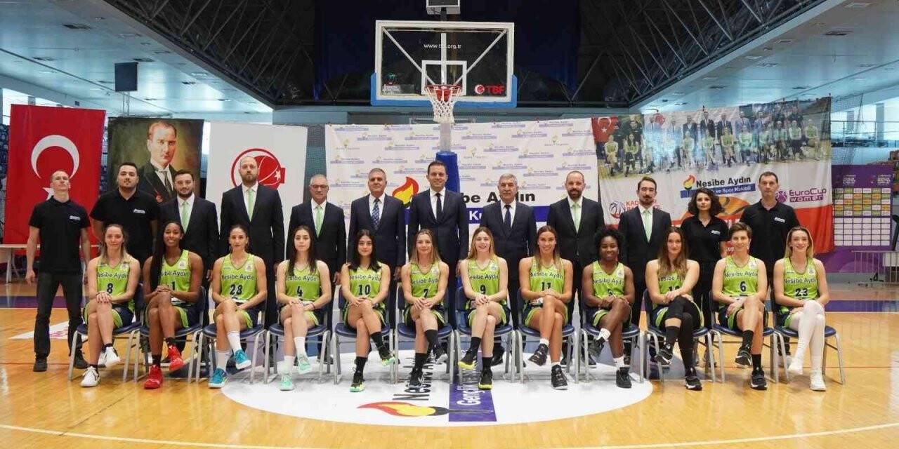 Yılın en iyi çıkış yapan takımı Nesibe Aydın