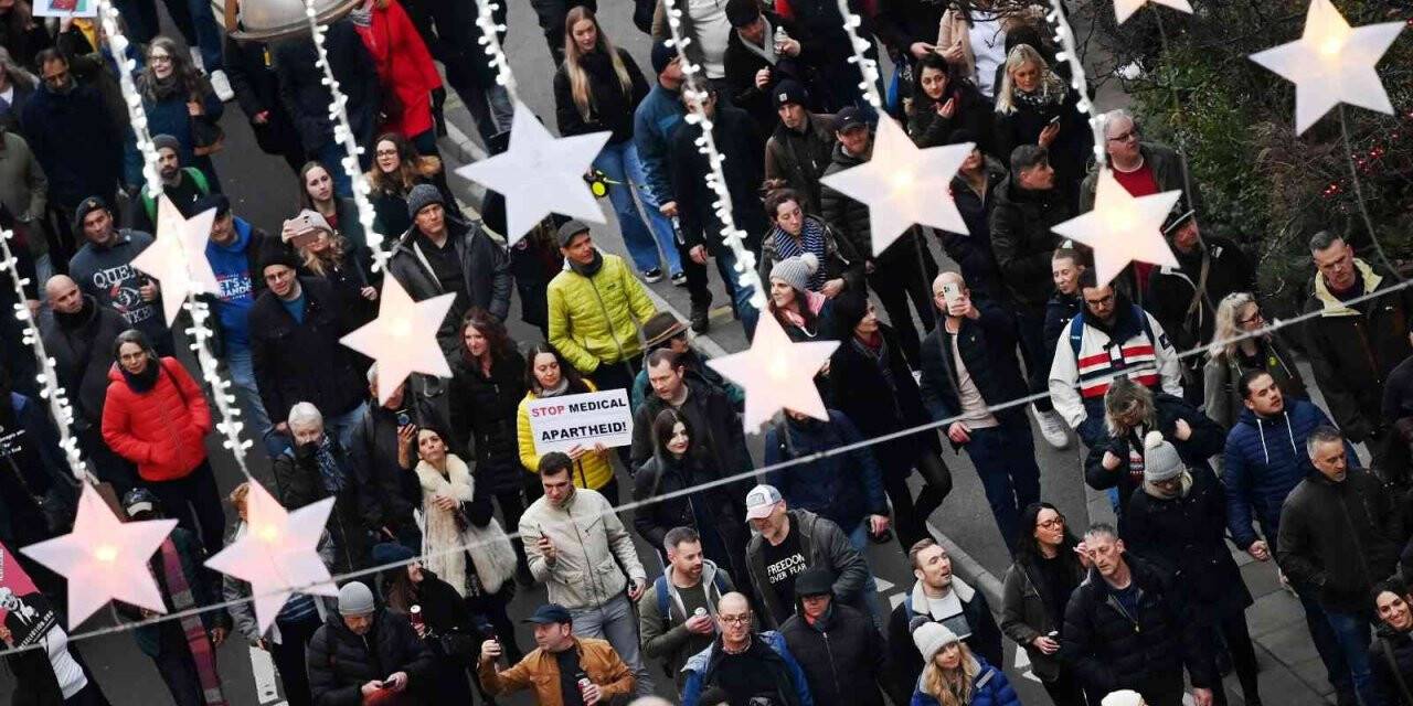 İngiltere’de günlük vaka sayısı ilk kez 100 bini aştı