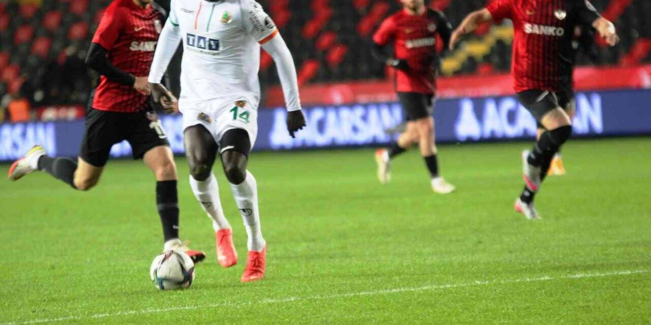 Spor Toto Süper Lig: Gaziantep FK: 0 - A. Alanyaspor: 0  (İlk yarı)