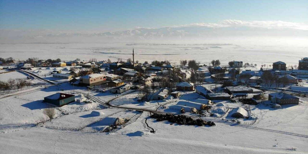 Muş’ta bin 600 rakımlı dağ köyleri kara gömüldü