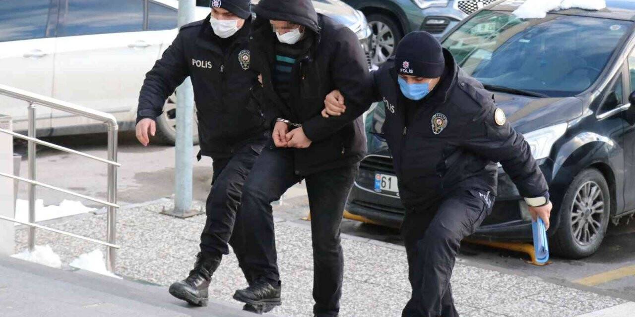 Doktorun burnunu kıran şahıs adliyeye sevk edildi