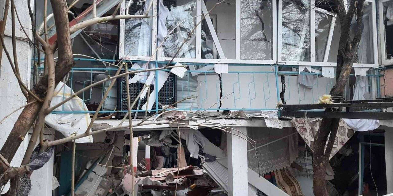 Mutfak tüpü bomba gibi patladı