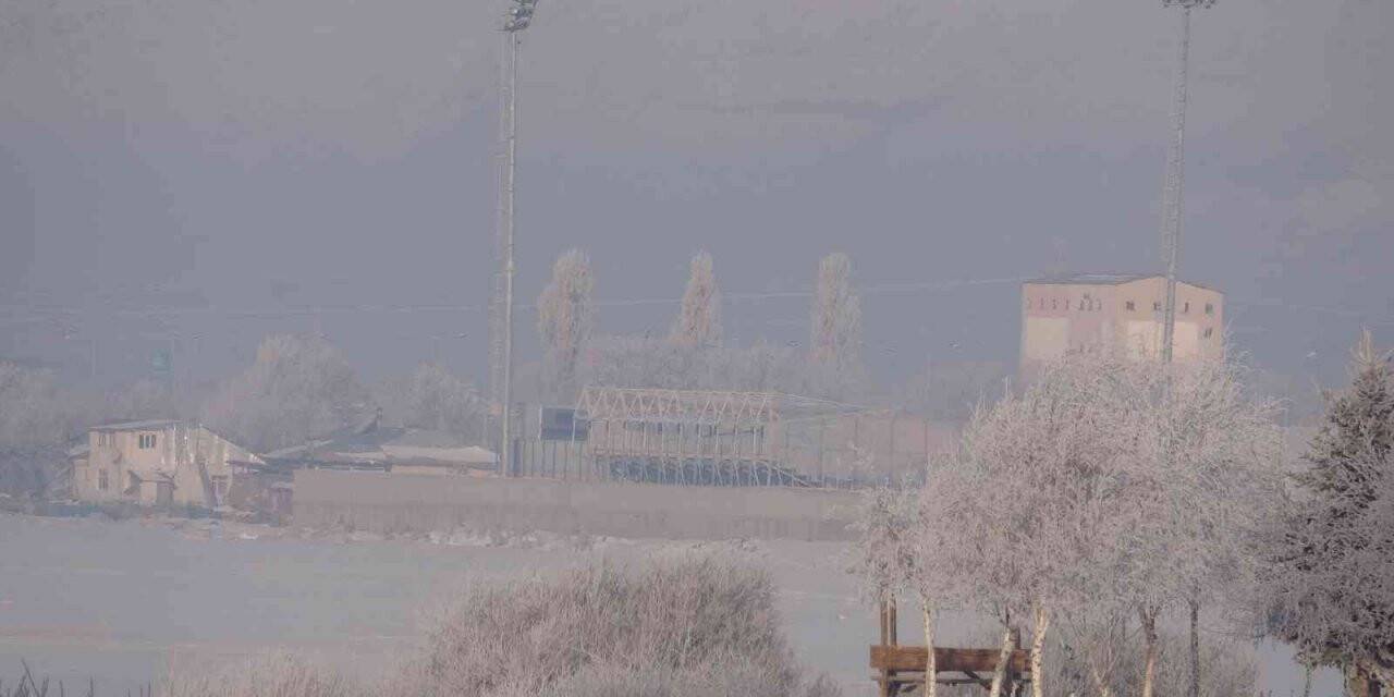 Ardahan buz tuttu, hava sıcaklığı eksi 24 dereceye düştü