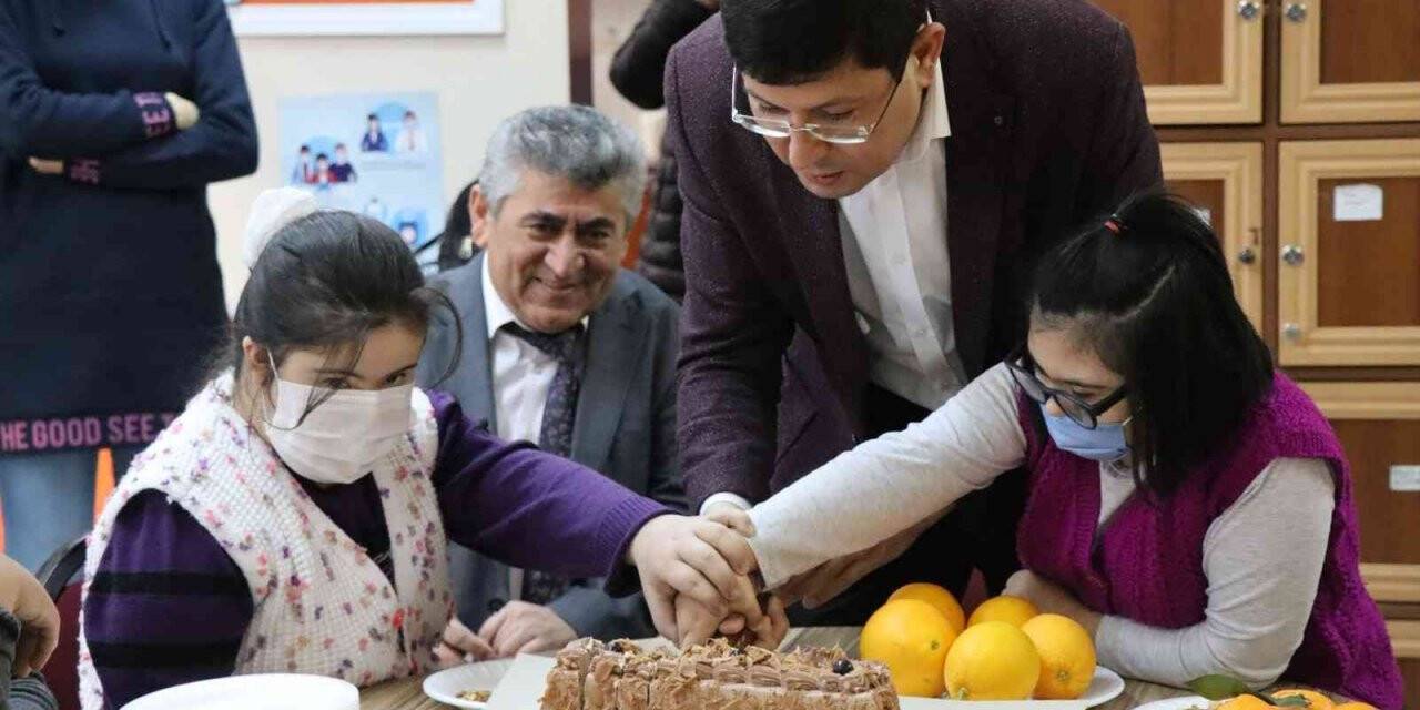Başkan Özcan özel öğrencilerle Yerli Malı Haftası’nı kutladı