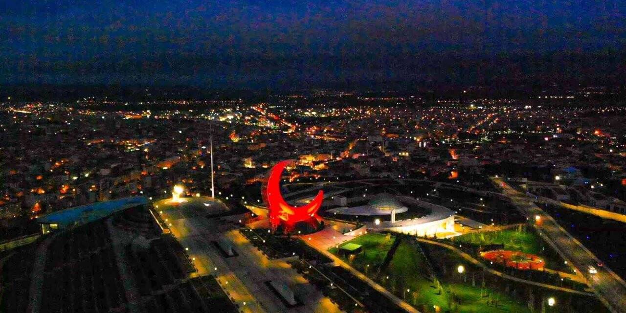 Balıkesır’in hilali gece görüntülendi